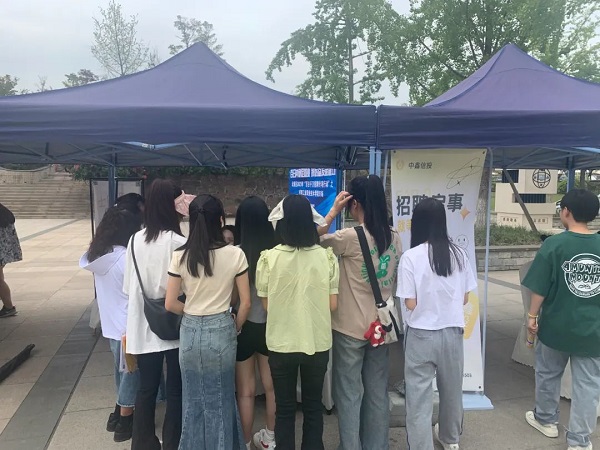 “線上+線下”促精準就業(yè),這幾場“百日千萬”招聘會有成效! 第4張 “線上+線下”促精準就業(yè),這幾場“百日千萬”招聘會有成效! 第4張