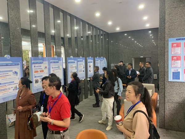 再獲點贊! 成都市委辦公廳、市政府辦公廳和市人社局相關領導一行參訪由瑞方人力打造的全市首個就業(yè)小站 第4張 再獲點贊! 成都市委辦公廳、市政府辦公廳和市人社局相關領導一行參訪由瑞方人力打造的全市首個就業(yè)小站 第4張