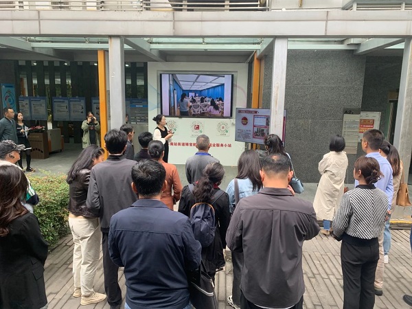 再獲點贊! 成都市委辦公廳、市政府辦公廳和市人社局相關領導一行參訪由瑞方人力打造的全市首個就業(yè)小站 第2張 再獲點贊! 成都市委辦公廳、市政府辦公廳和市人社局相關領導一行參訪由瑞方人力打造的全市首個就業(yè)小站 第2張