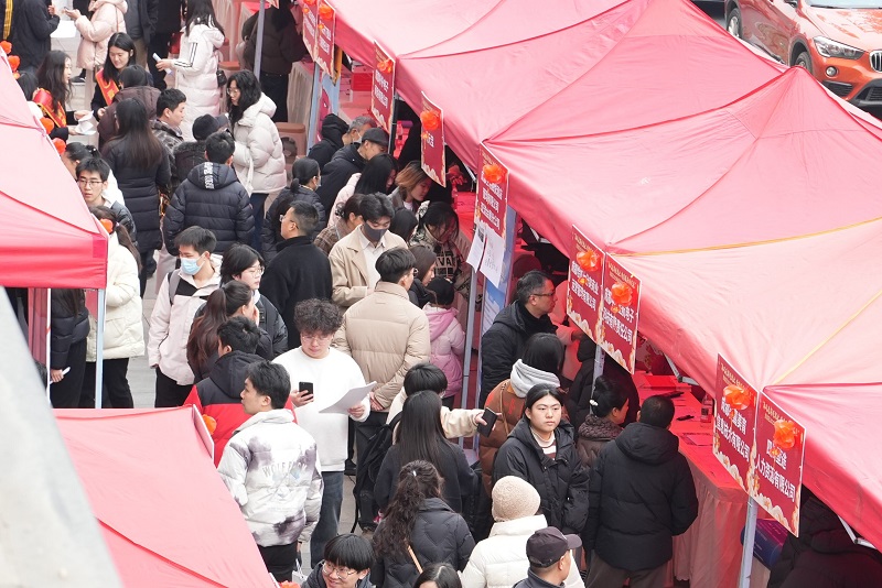 “百米小巷”人潮涌動(dòng)！瑞方人力助力2025年武侯區(qū)春風(fēng)行動(dòng)專(zhuān)場(chǎng)招聘會(huì)“開(kāi)門(mén)紅” 第7張