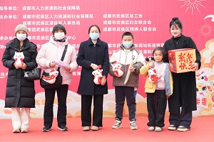 “百米小巷”人潮涌動(dòng)！瑞方人力助力2025年武侯區(qū)春風(fēng)行動(dòng)專(zhuān)場(chǎng)招聘會(huì)“開(kāi)門(mén)紅” 第13張