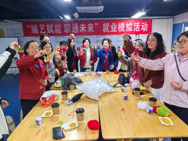 巧手編織就業路！瑞方人力以編藝賦能居民“家門口”就業 第1張