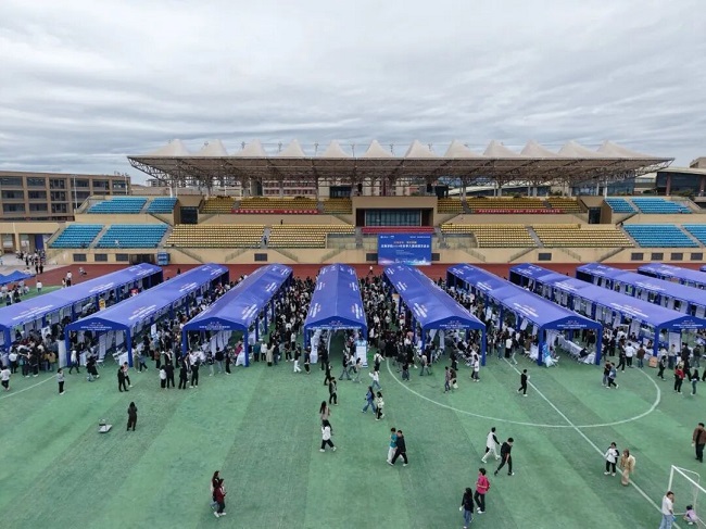 300家名企齊聚！瑞方人力助力吉利學(xué)院供需精準(zhǔn)匹配 第2張